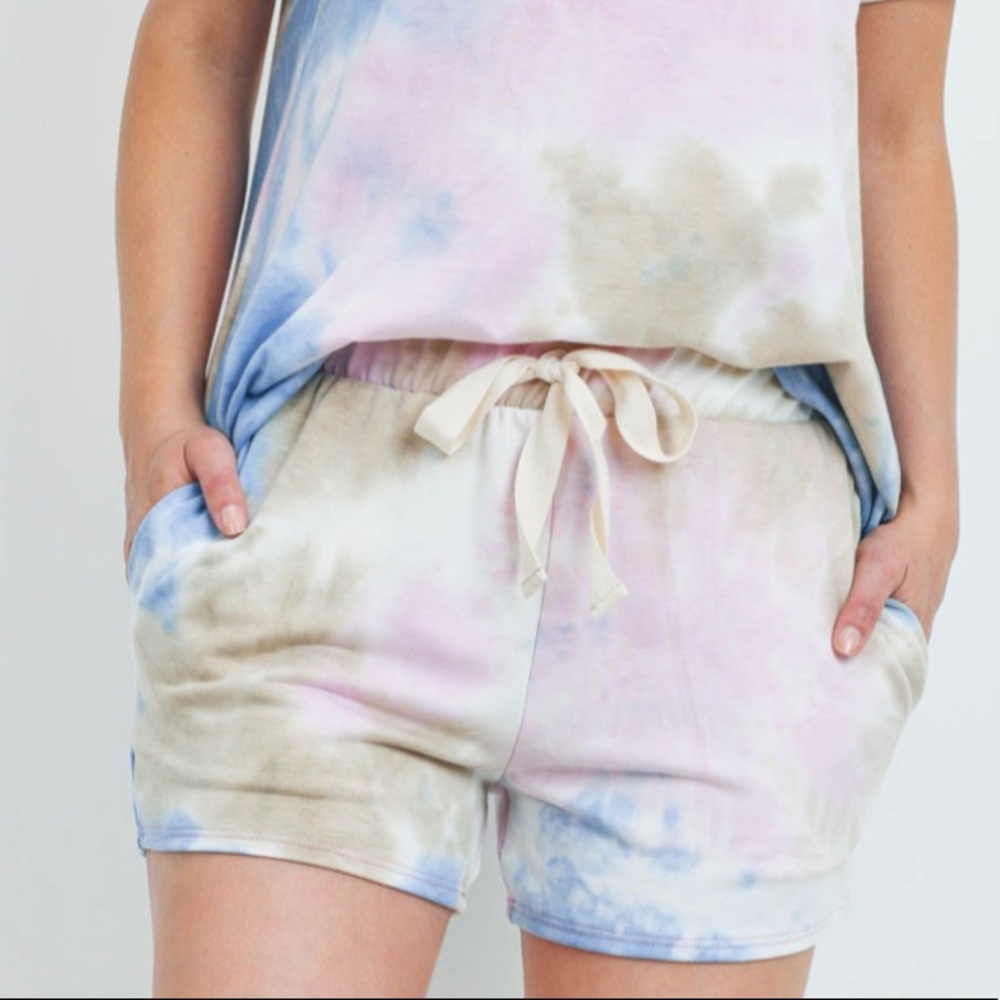 Tie Dye Top & Shorts Lounge Set - Picture 9 of 13